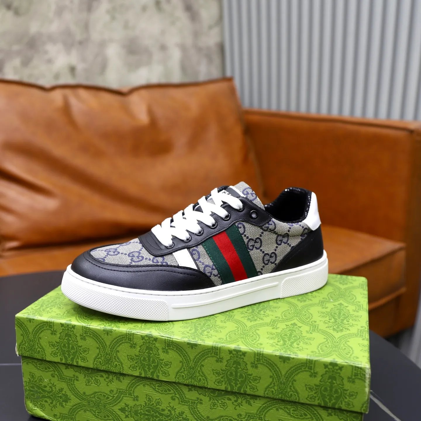 Ex-factory price: 420💰🙅‍♂️🙅‍♂️🙅‍♂️ Brand: GUCCI Standard code: 38-44 (45 customized) Grade: Same as the official website Material: Original leather splicing Comfortable and breathable sheepskin lining Original wear-resistant outsole Style category: Men's fashionable casual shoes Running sneakers Distinguished luxury brand elements Top luxury Color: actual picture color